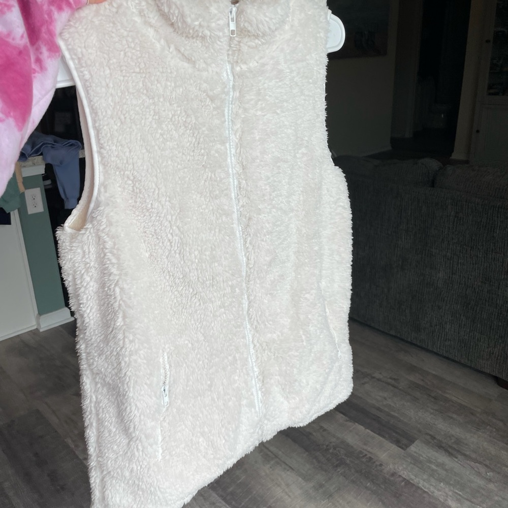 zip up vest
